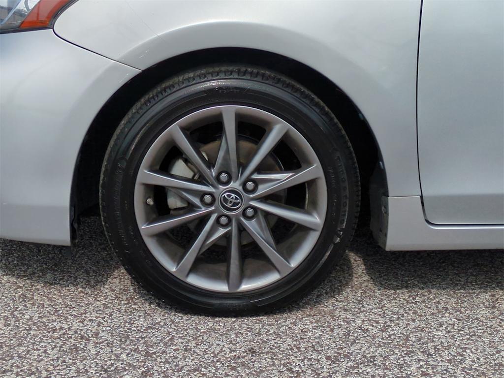 2015 Toyota Prius v Five 7