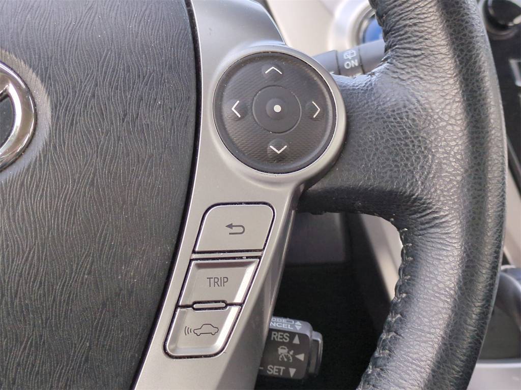 2015 Toyota Prius v Five 26