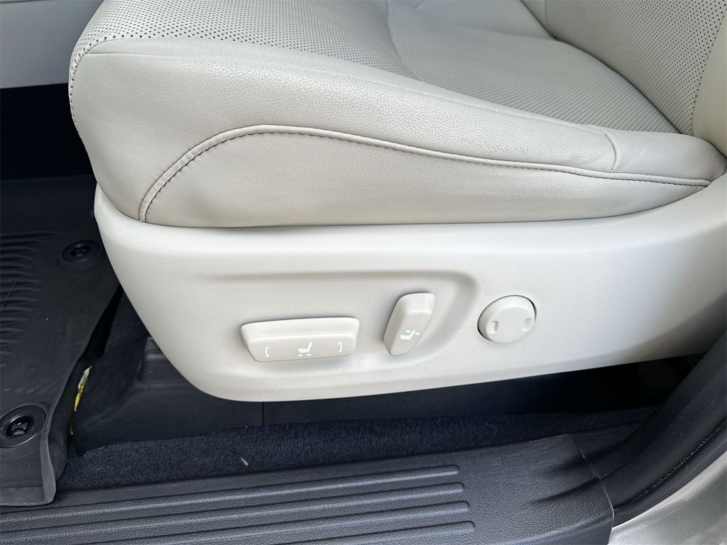 Thumbnail: 2023 Lexus GX - 14