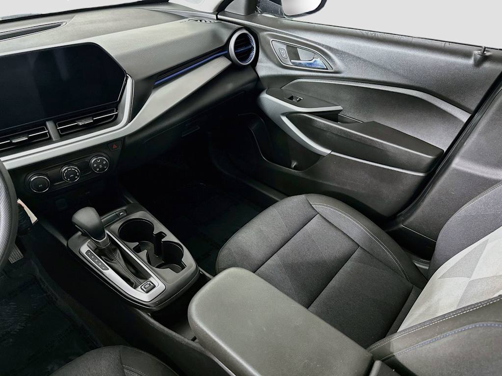 Thumbnail: 2025 Chevrolet Trax - 21
