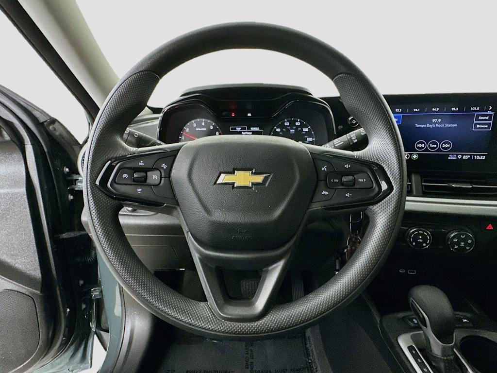 Thumbnail: 2025 Chevrolet Trax - 14