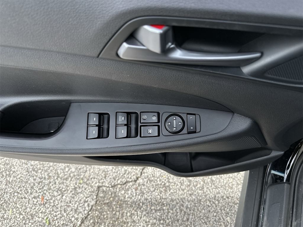 Thumbnail: 2016 Hyundai Tucson - 16