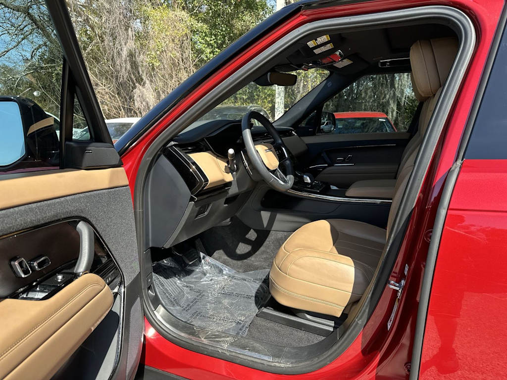 Thumbnail: 2023 Land Rover Range Rover Sport - 17