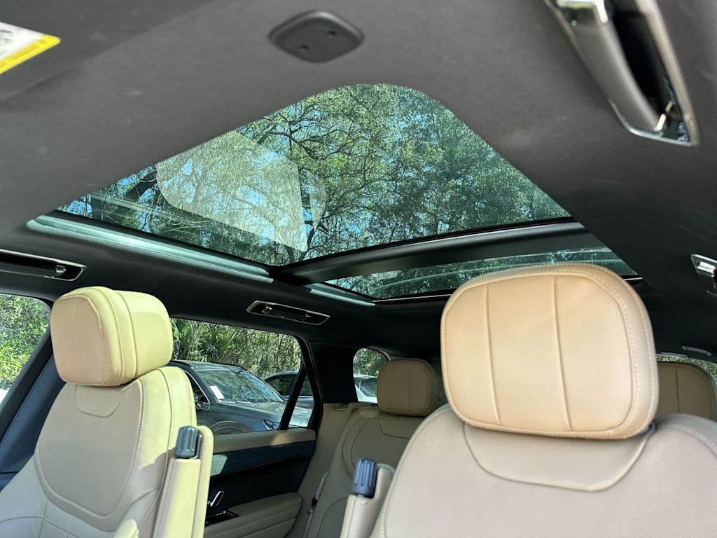 Thumbnail: 2023 Land Rover Range Rover Sport - 21