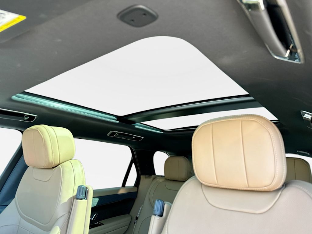 Thumbnail: 2023 Land Rover Range Rover Sport - 21