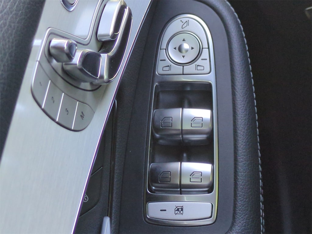 2019 Mercedes-Benz GLC 300 25
