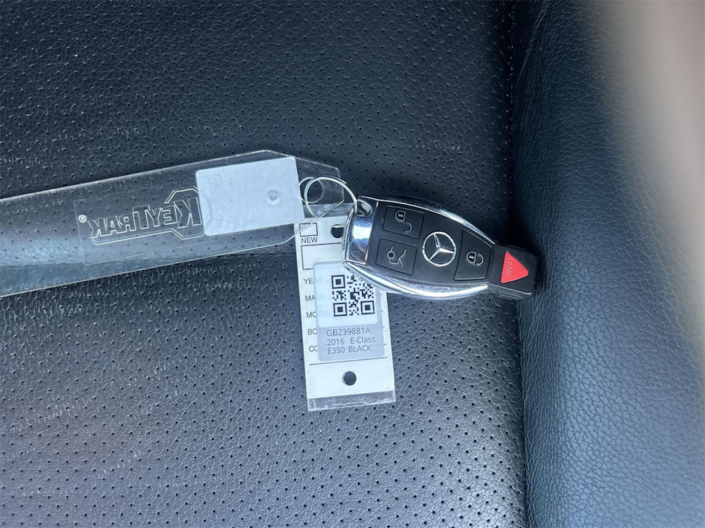 Thumbnail: 2016 Mercedes-Benz E-Class - 17