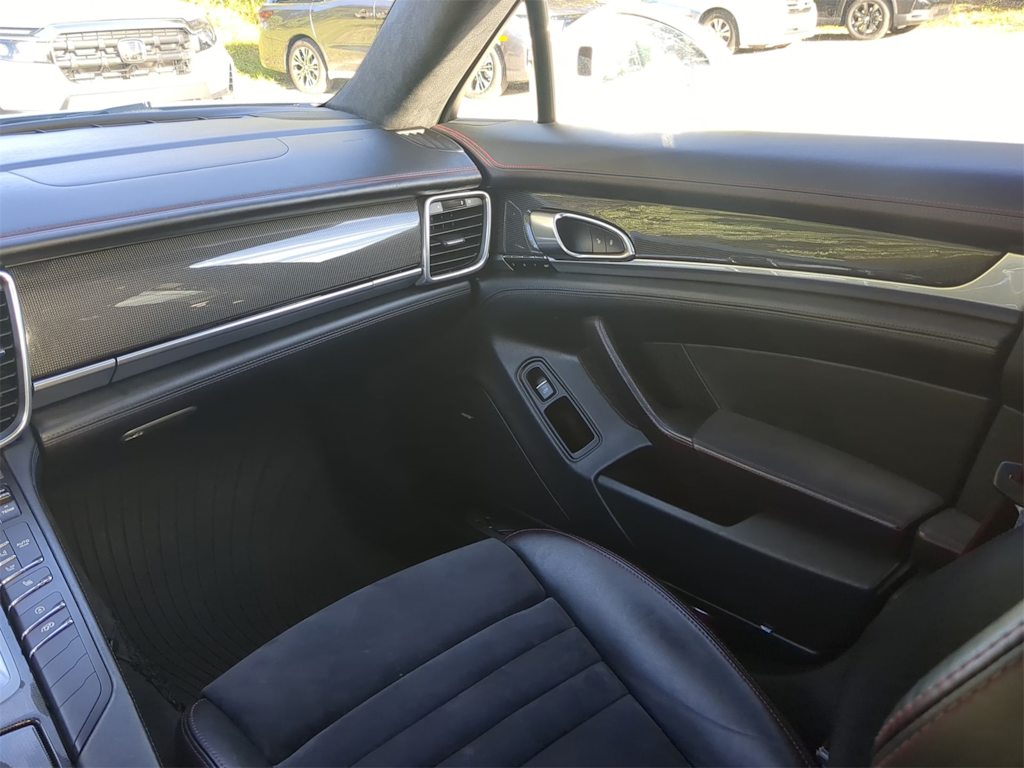 Thumbnail: 2016 Porsche Panamera - 19