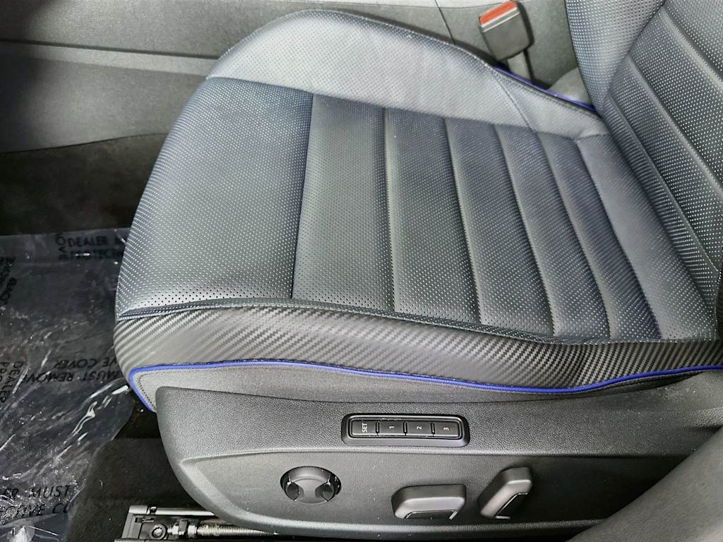 Thumbnail: 2023 Volkswagen Golf - 31