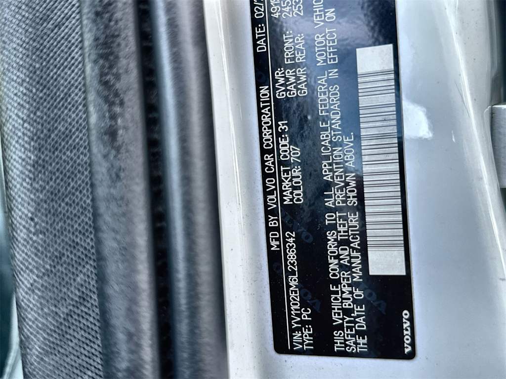 Thumbnail: 2020 Volvo V60 - 18