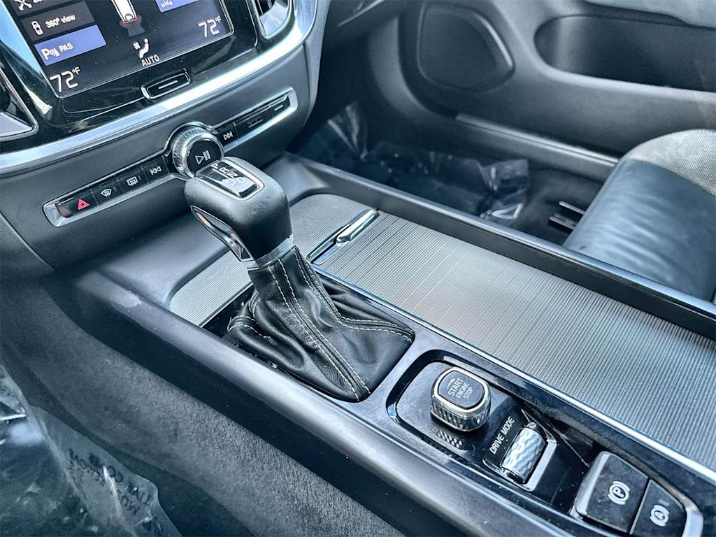 Thumbnail: 2020 Volvo V60 - 15