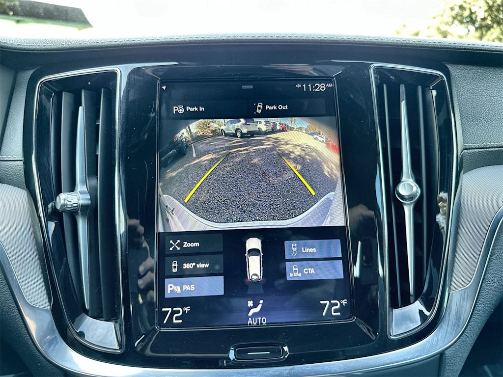 Thumbnail: 2020 Volvo V60 - 14