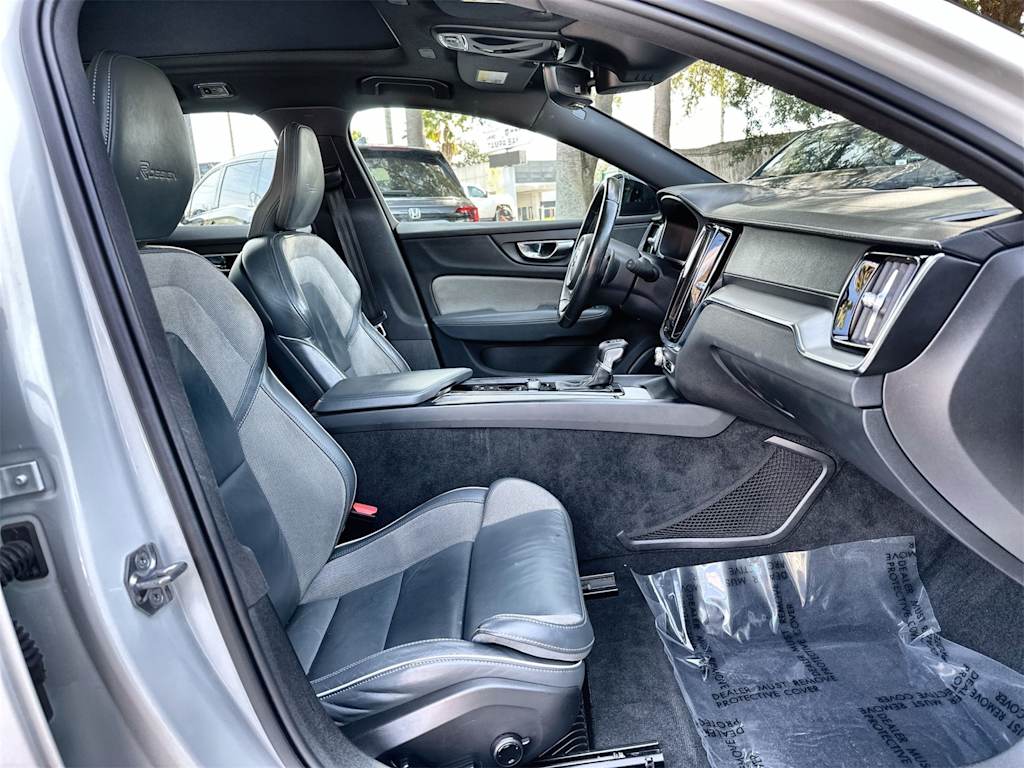 Thumbnail: 2020 Volvo V60 - 20