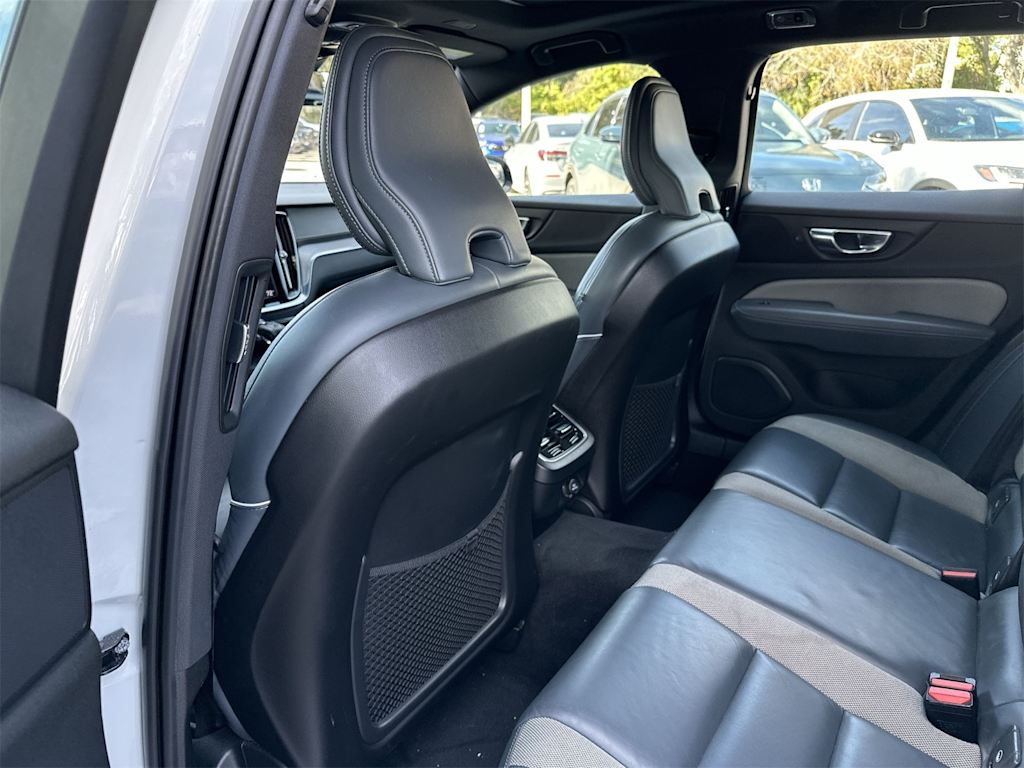 Thumbnail: 2020 Volvo V60 - 13