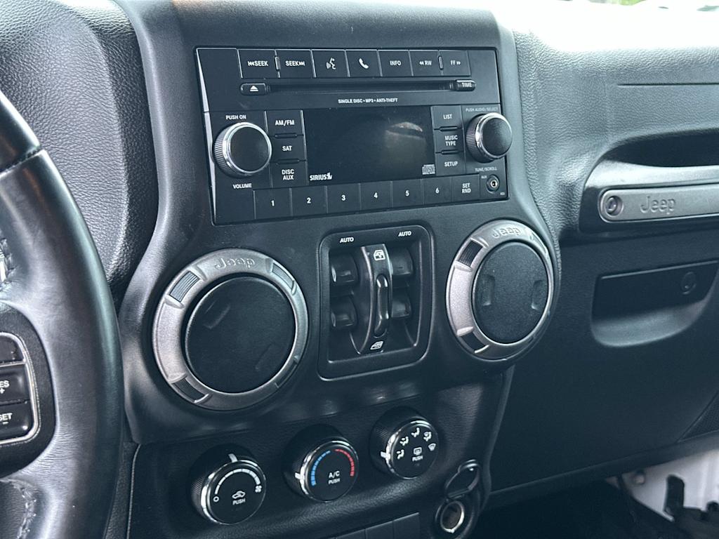 Thumbnail: 2017 Jeep Wrangler - 10
