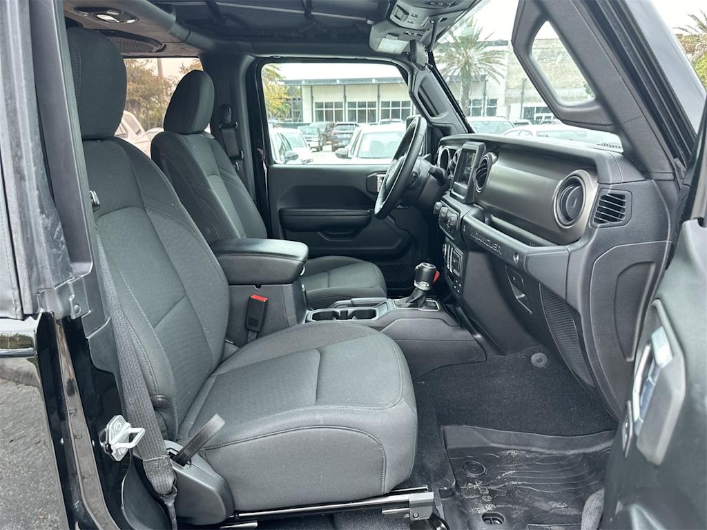 Thumbnail: 2018 Jeep Wrangler - 21