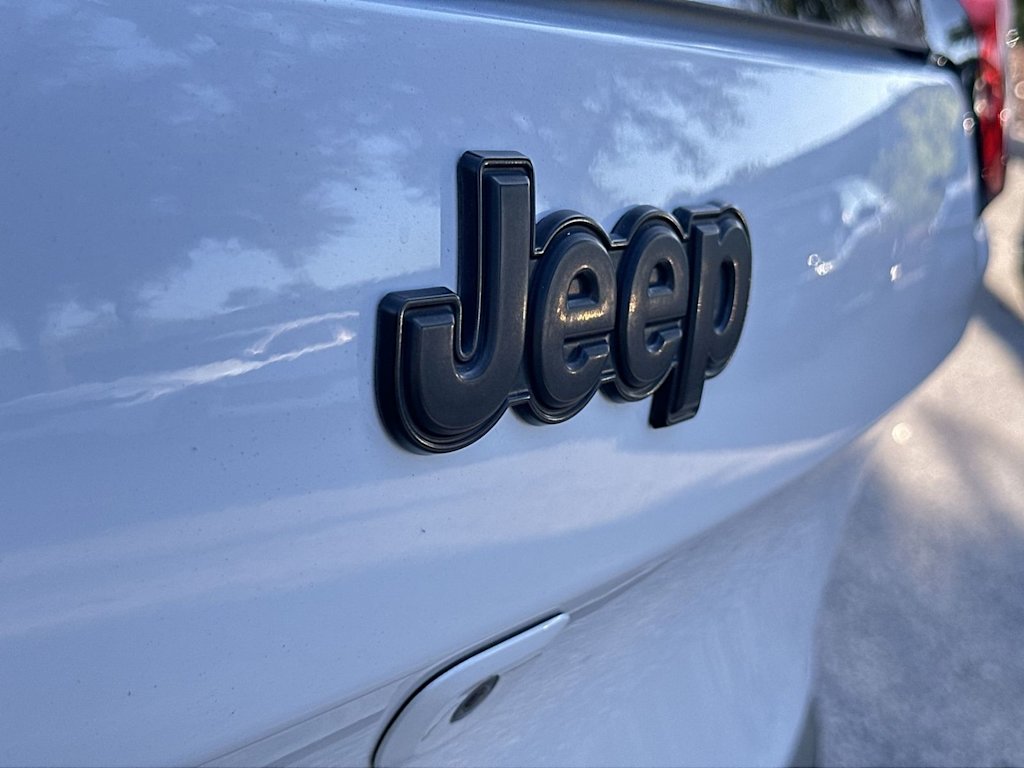 Thumbnail: 2018 Jeep Cherokee - 7
