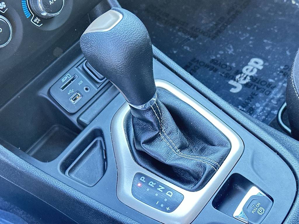 Thumbnail: 2018 Jeep Cherokee - 14