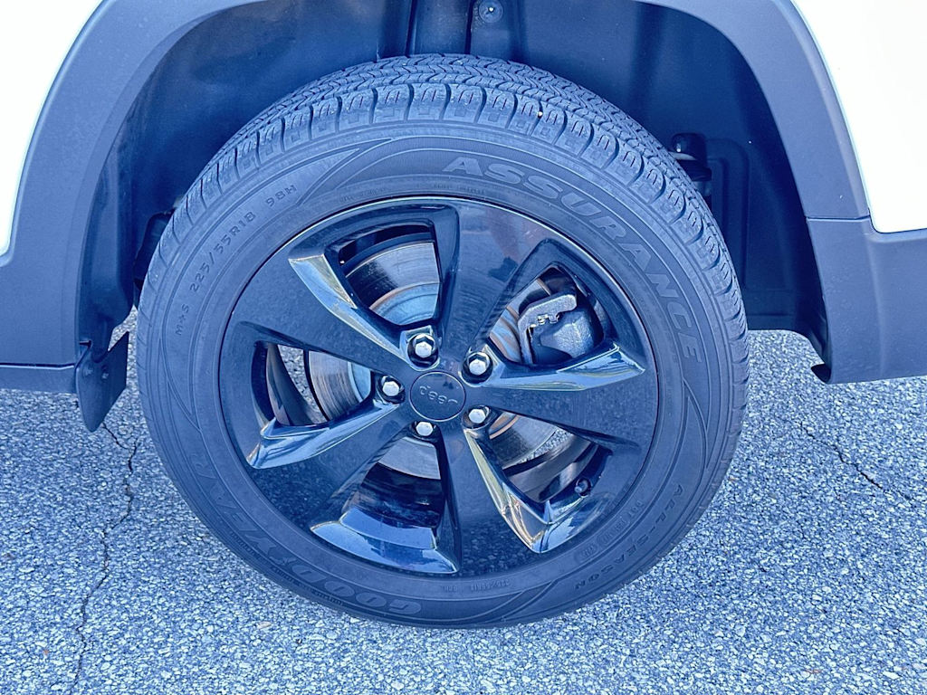 Thumbnail: 2018 Jeep Cherokee - 8