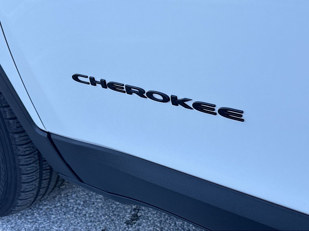 Thumbnail: 2018 Jeep Cherokee - 18