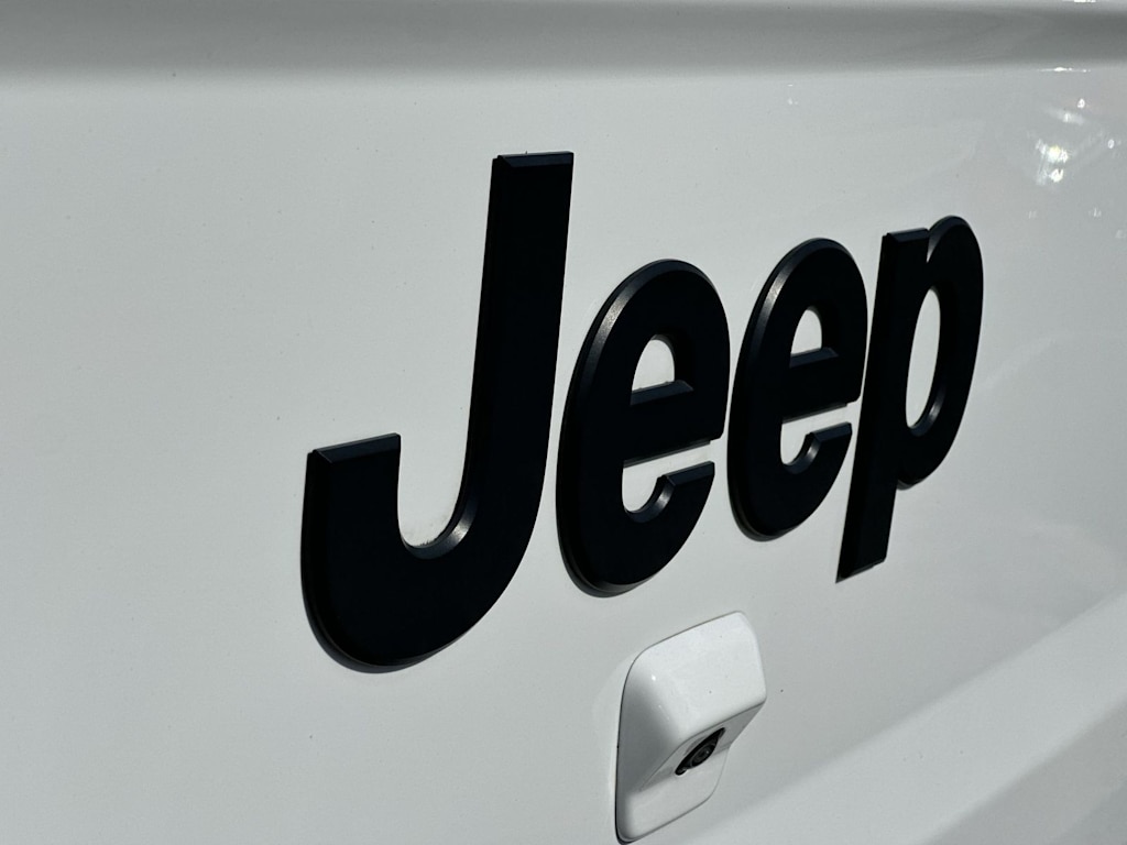 Thumbnail: 2020 Jeep Gladiator - 18
