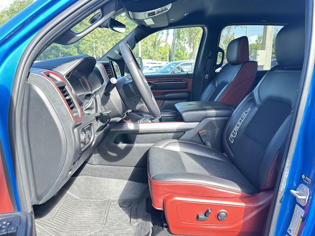 Thumbnail: 2025 RAM 1500 - 9