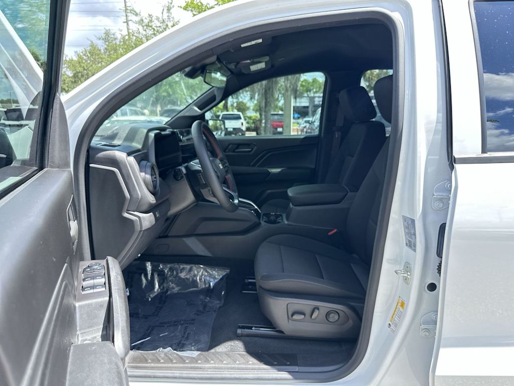 Thumbnail: 2025 Chevrolet Colorado - 14