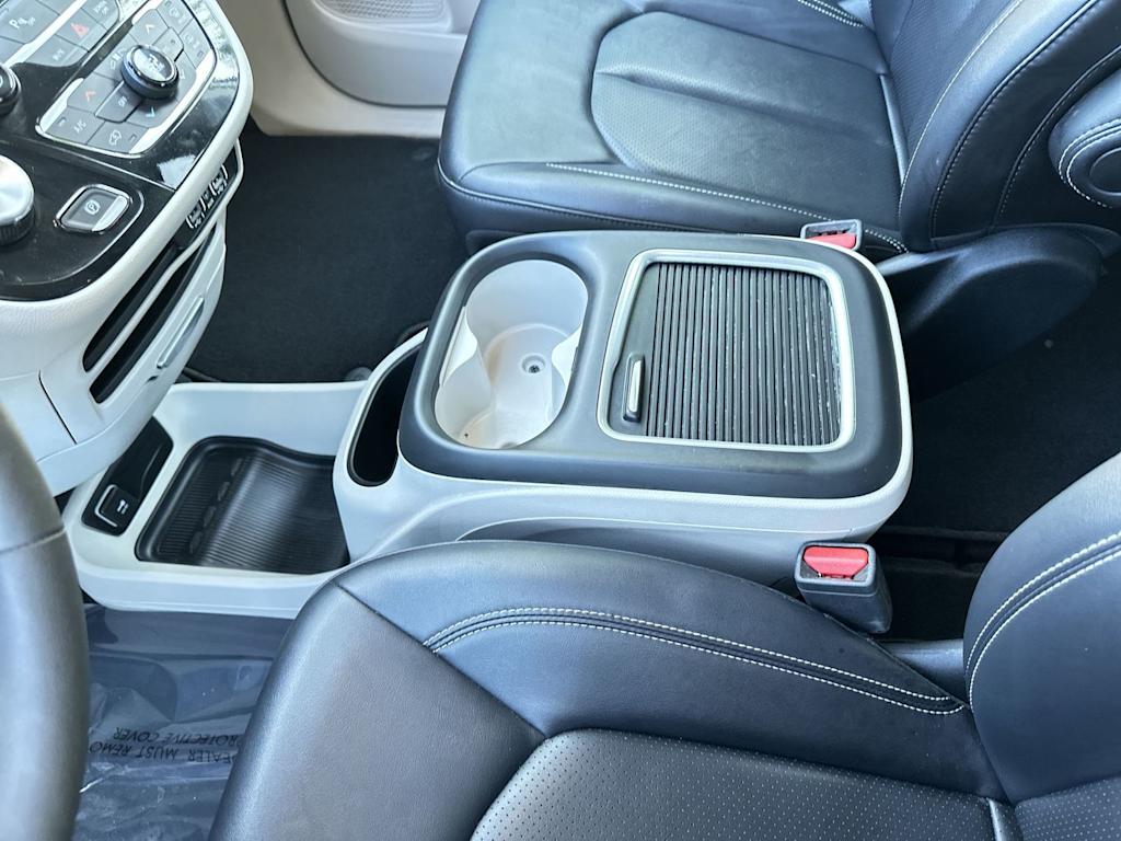 Thumbnail: 2024 Chrysler Pacifica - 10