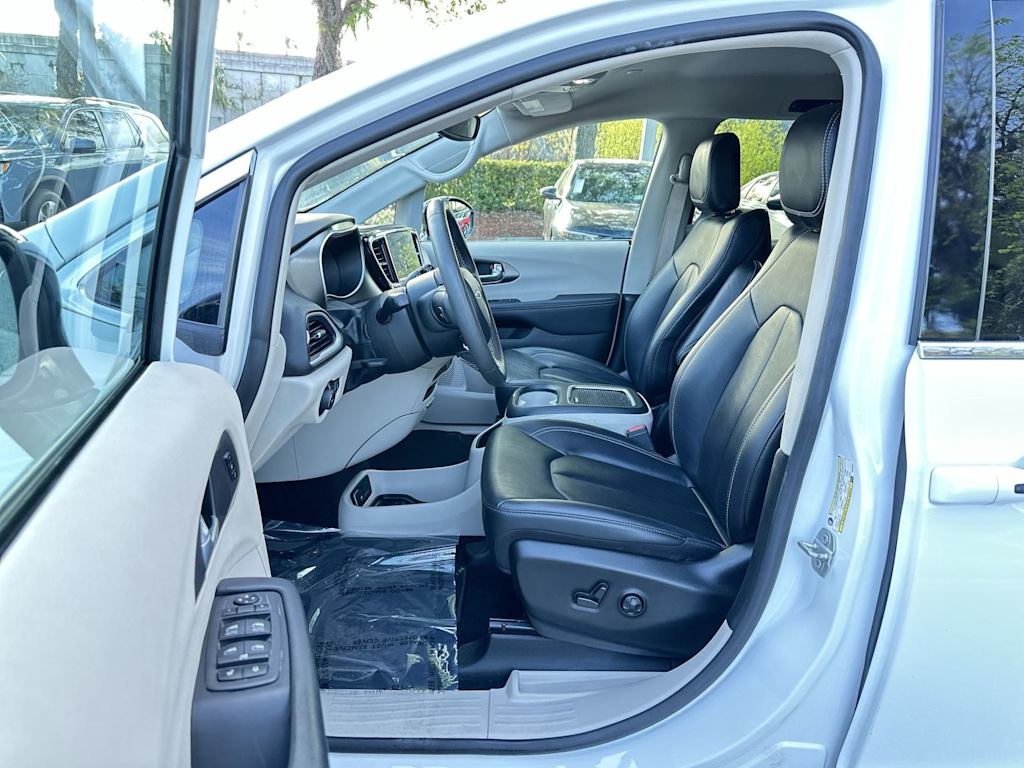 Thumbnail: 2024 Chrysler Pacifica - 14