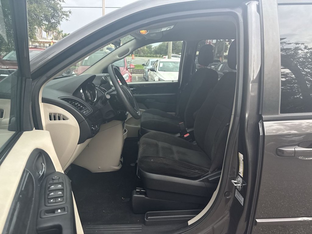 Thumbnail: 2017 Dodge Grand Caravan - 8