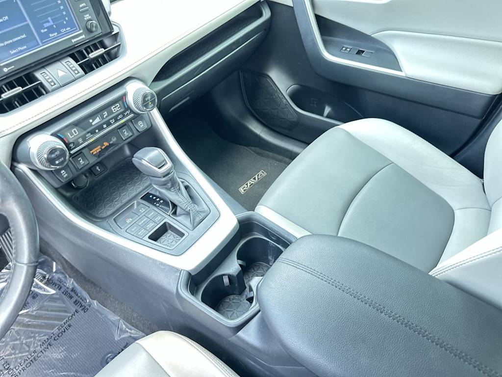 Thumbnail: 2020 Toyota RAV4 - 23
