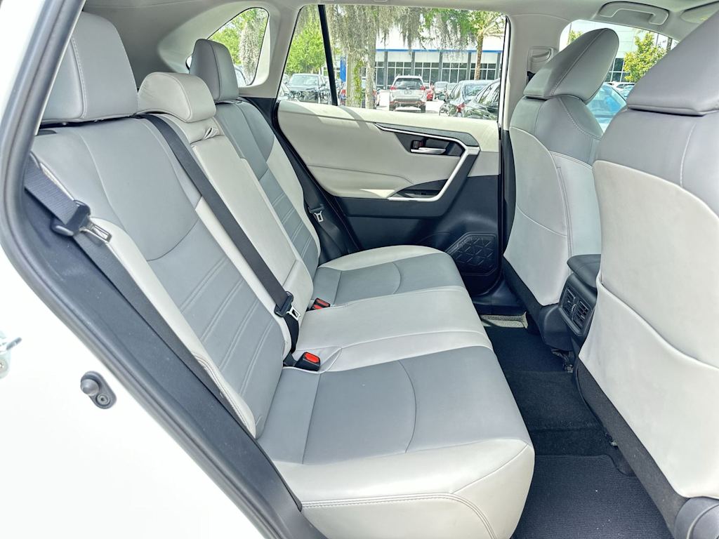 Thumbnail: 2020 Toyota RAV4 - 21