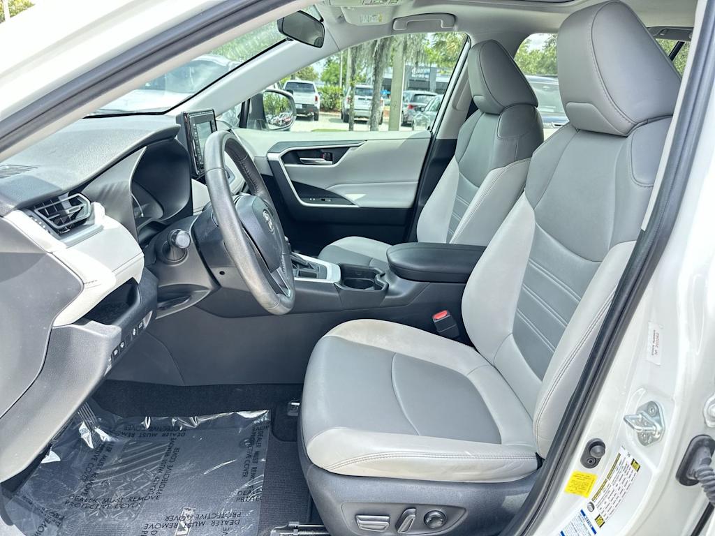 Thumbnail: 2020 Toyota RAV4 - 10
