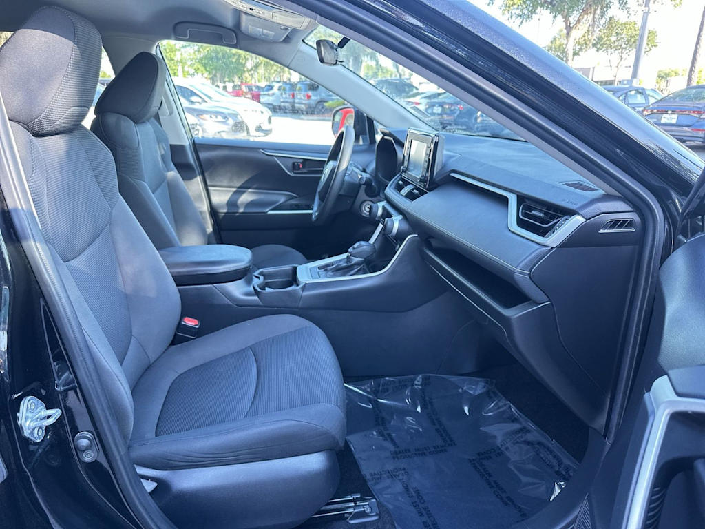 Thumbnail: 2021 Toyota RAV4 - 21
