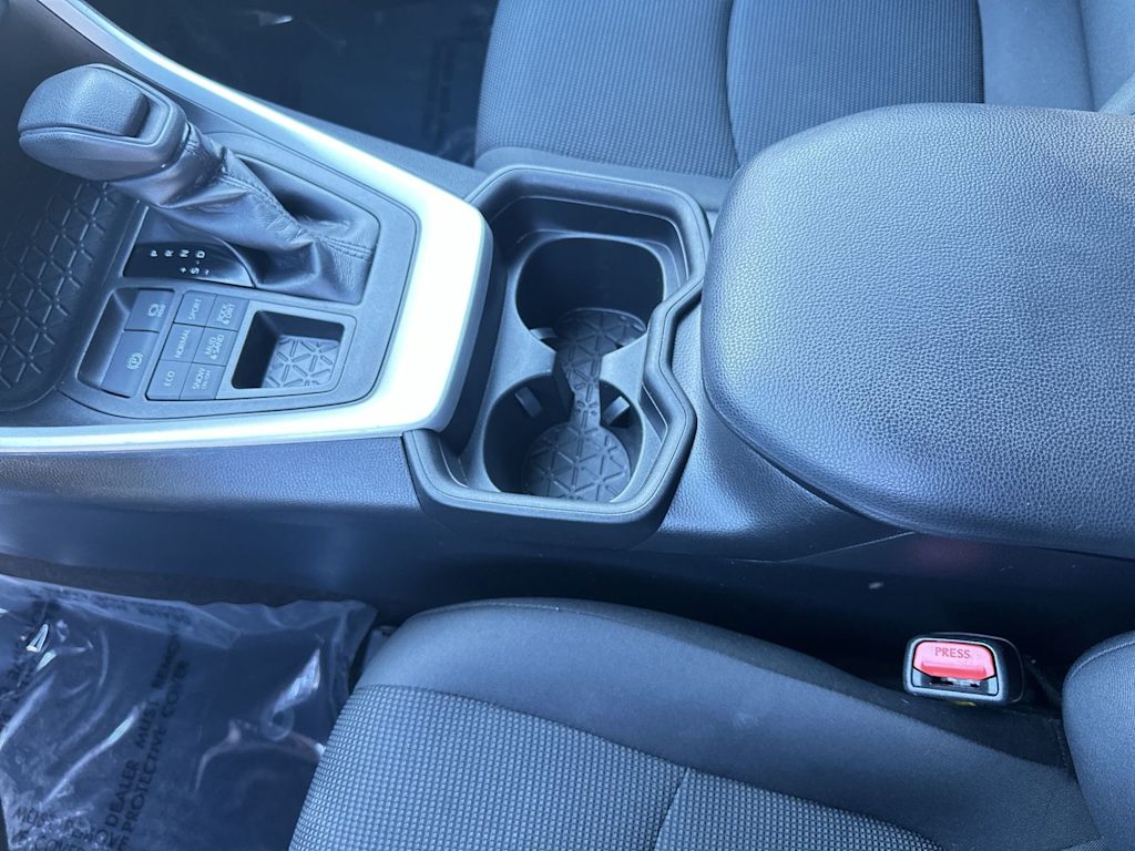 Thumbnail: 2021 Toyota RAV4 - 9