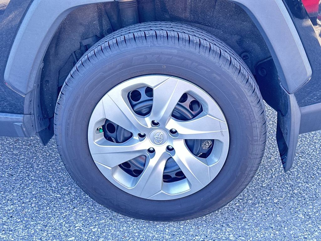 Thumbnail: 2021 Toyota RAV4 - 8