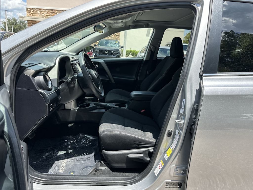 Thumbnail: 2018 Toyota RAV4 - 9
