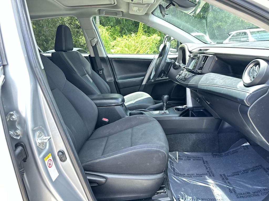 Thumbnail: 2018 Toyota RAV4 - 21