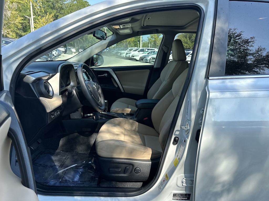 Thumbnail: 2015 Toyota RAV4 - 9