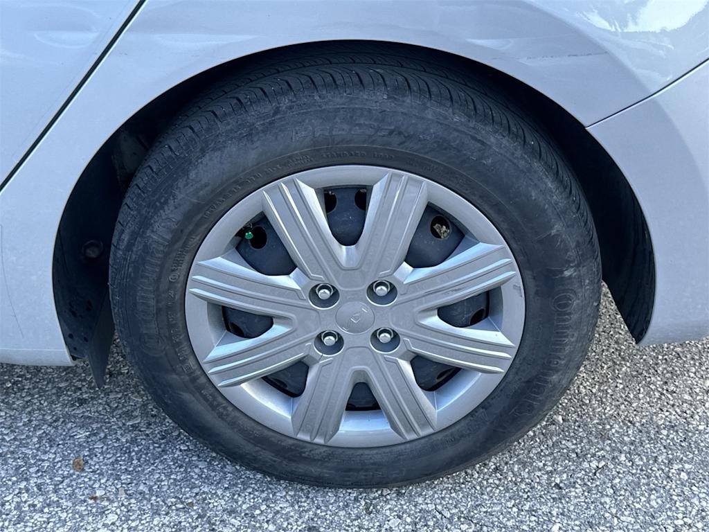 Thumbnail: 2022 Kia Rio - 8