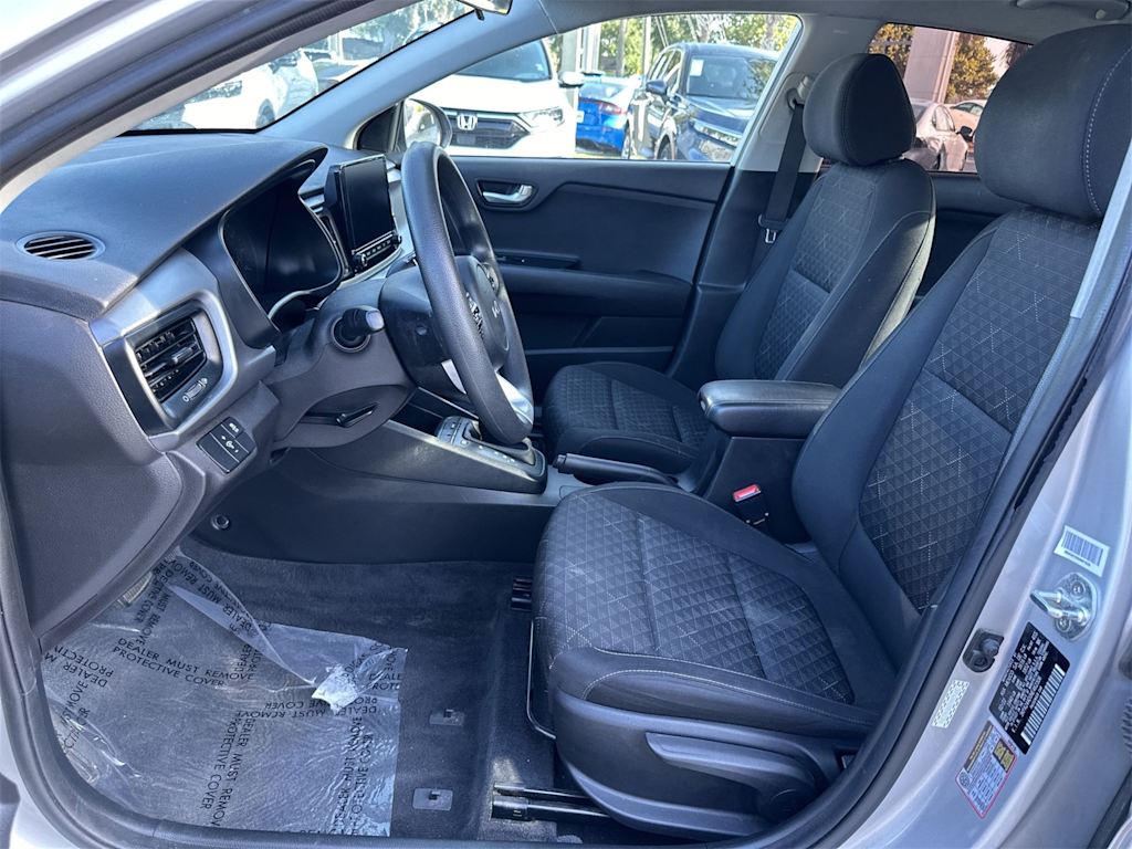 Thumbnail: 2022 Kia Rio - 10