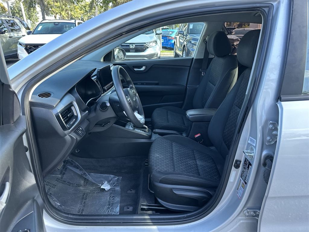 Thumbnail: 2022 Kia Rio - 9