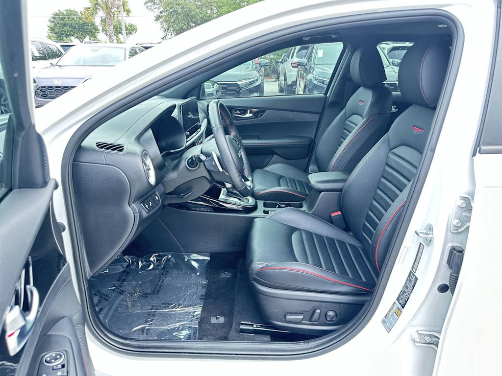 Thumbnail: 2023 Kia Forte - 8