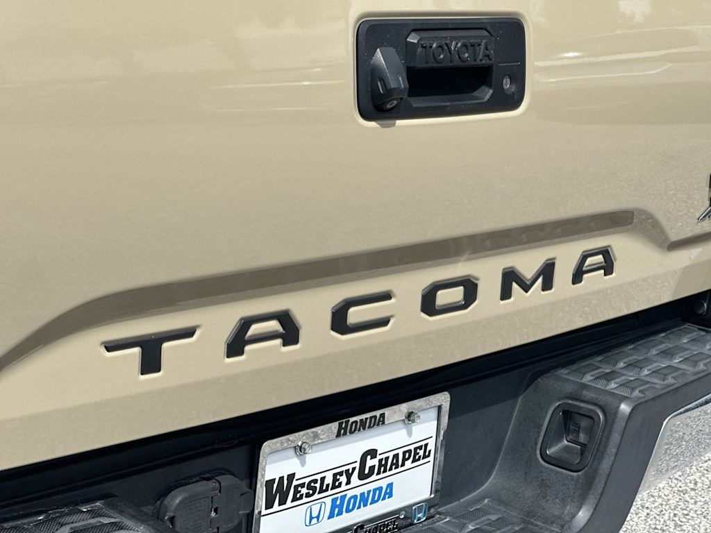 Thumbnail: 2016 Toyota Tacoma - 7