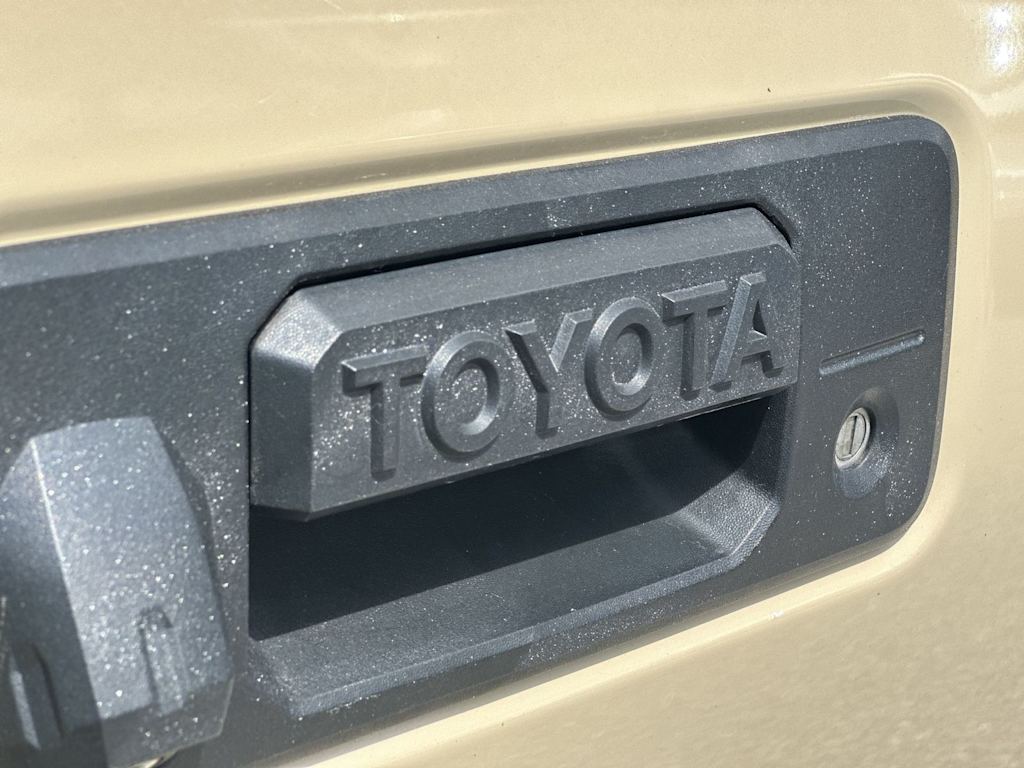 Thumbnail: 2016 Toyota Tacoma - 19