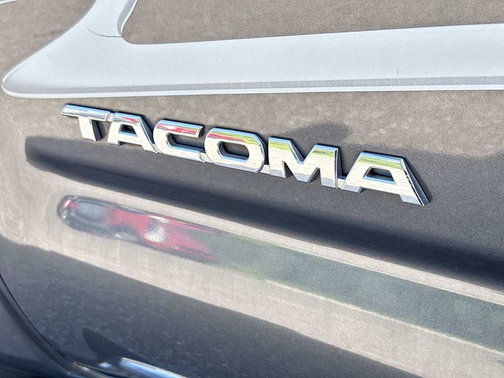 Thumbnail: 2015 Toyota Tacoma - 19