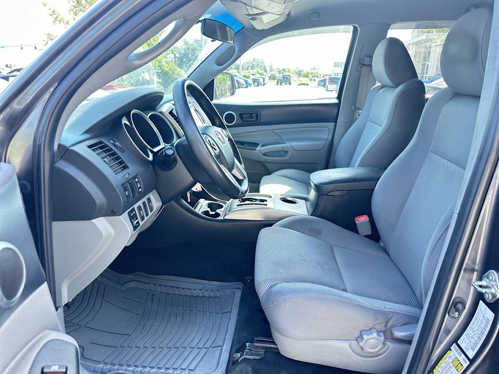 Thumbnail: 2015 Toyota Tacoma - 11