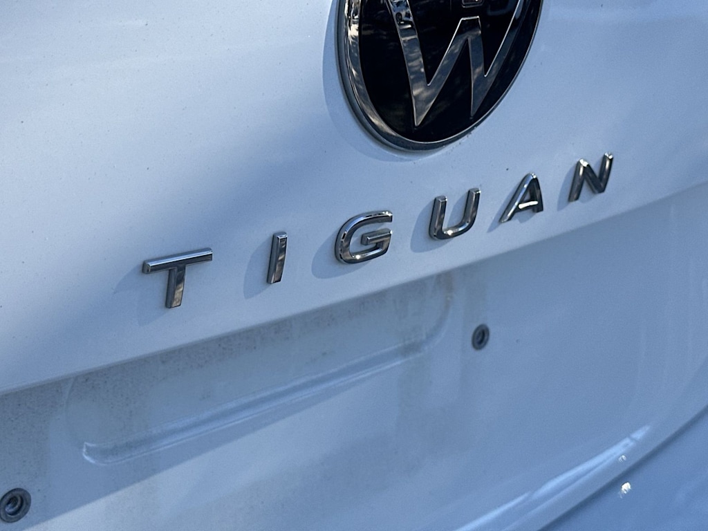 Thumbnail: 2024 Volkswagen Tiguan - 18