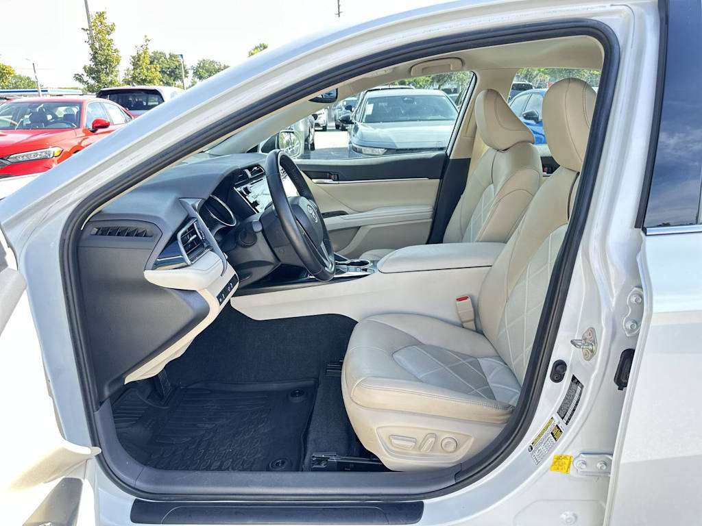 Thumbnail: 2019 Toyota Camry - 9
