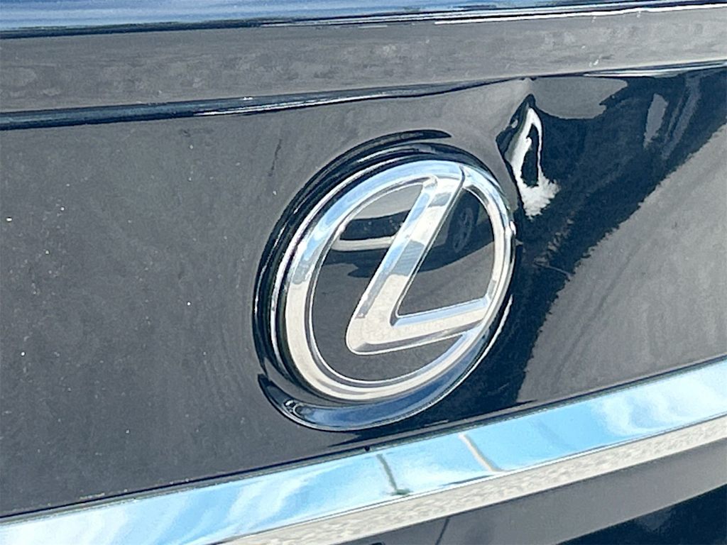 2023 Lexus ES Hybrid 300h 7